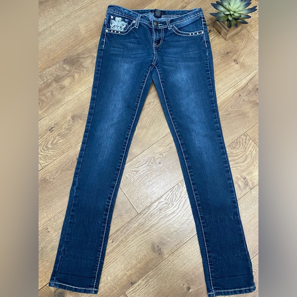 Earl medium wash boot cut jeans size 7